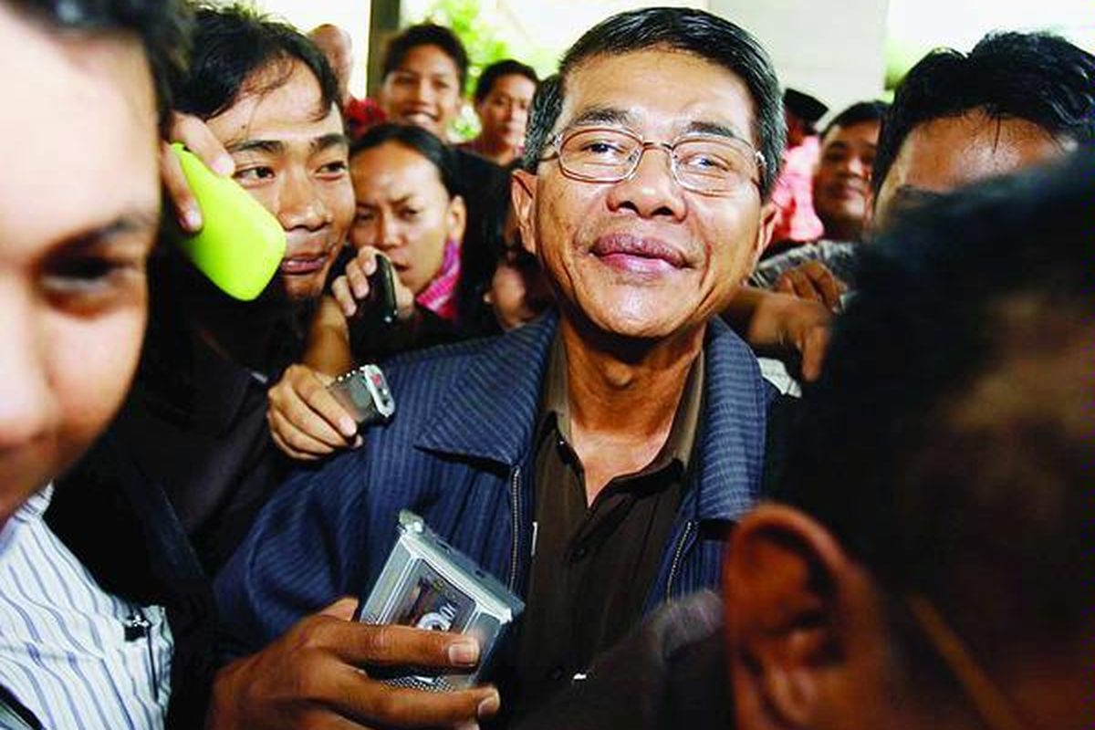 Jaksa Cirus Sinaga yang menjadi tersangka dalam kasus dugaan pemalsuan rencana penuntutan datang di Badan Reserse Kriminal Polri, Jakarta, Selasa (1/2). Cirus Sinaga menjalani pemeriksaan lanjutan terkait kasus pemalsuan dokumen rencana penuntutan perkara Gayus Tambunan.