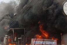 Gudang Busa di Jalan Krakatau Medan Kebakaran, Lalu Lintas Macet