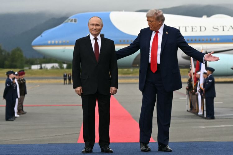 Momen-momen Penting Pertemuan Trump-Putin: Saling Puji tapi Tak Sepakat