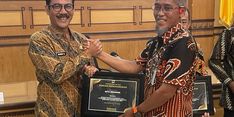 Kalahkan 35 Kabupaten/Kota, Pemkot Semarang Raih Penghargaan Jaminan Sosial Ketenagakerjaan di Jateng
