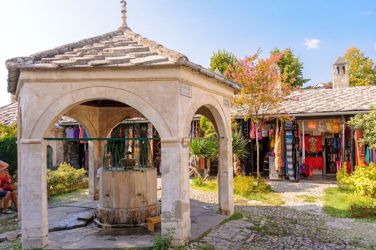 Air mancur di Masjid Koski Mehmed Pasa di Mostar, Bosnia dan Herzegovina