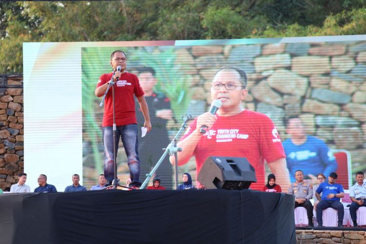 Walkot Makassar Danny Pomanto memberi sambutan pada acara YCC Apeksi 2023 di Colloseum, Tokka Tena Rata, Maros, Senin (10/07/2023).