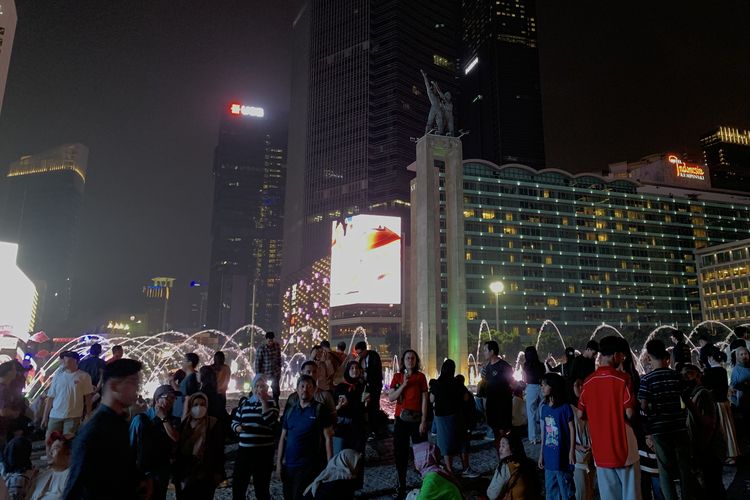 Warga Padati Malam Merdeka di Monas-Bundaran HI: “Mau Nonton Konser Gratis”