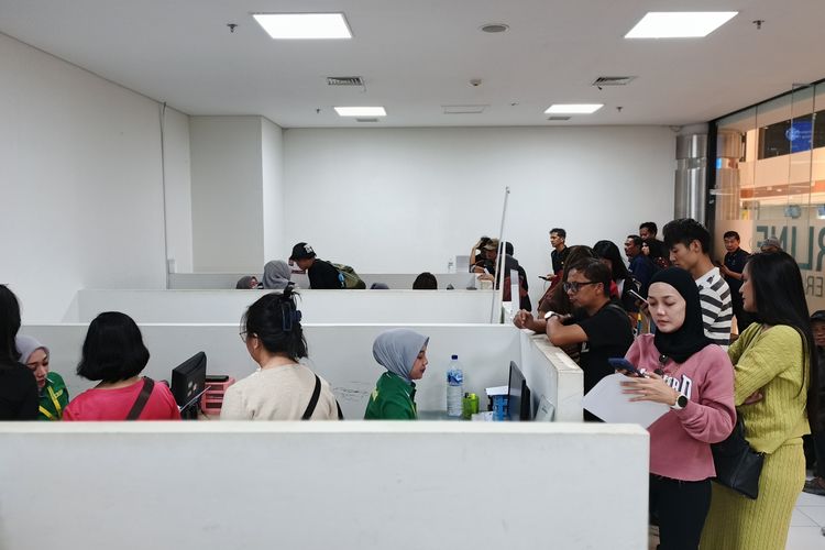 2.000 Penumpang Batam-Jakarta Terdampak Erupsi Gunung Anak Krakatau