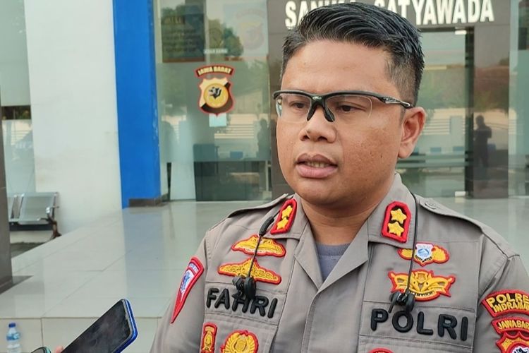 AKBP Fahri Siregar memberikan keterangan kelanjutan penanganan kasus pembunuhan Casinih terhadap ART nya sendiri, di Ruang Satpas Polres Indramayu, Sabtu petang (28/5/2023).