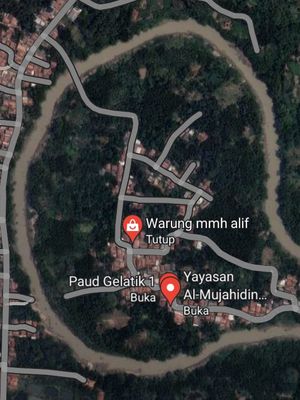 Tangkapan layar Google Maps Kampung Mujiah, yang dikelilingi Sungai Cibeet.