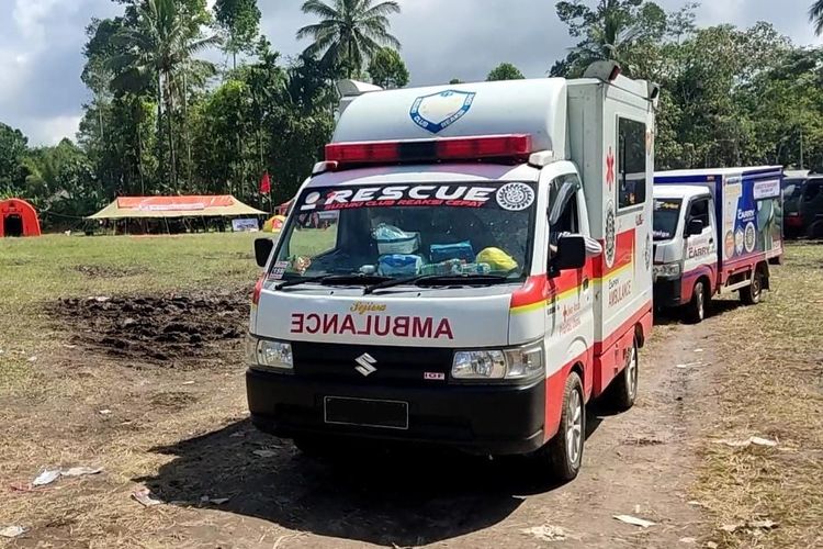 PT Suzuki Indomobil Sales (SIS) bersama Tim Suzuki Club Reaksi Cepat (SCRC) memberikan bantuan langsung kepada masyarakat yang terdampak bencana alam erupsi gunung semeru di Lumajang, Jawa Timur. 