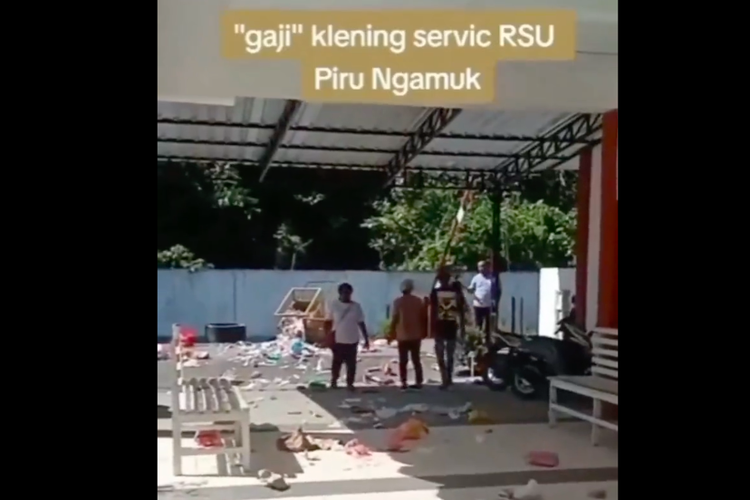 Tangkapan layar video petugas kebersihan RSUD Piru, kabupaten Seram Bagian Barat (SBB) Provinsi Maluku yang protes karena disebut gajinya belum dibayarkan selama 6 bulan. 