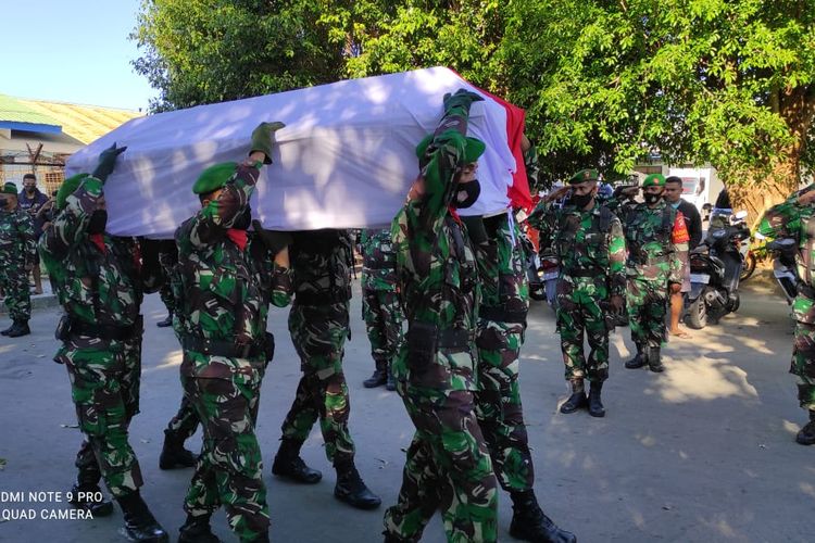 Jenazah Prada Ardi saat tiba di Bandara El Tari Kupang, Kamis (20/5/2021) 