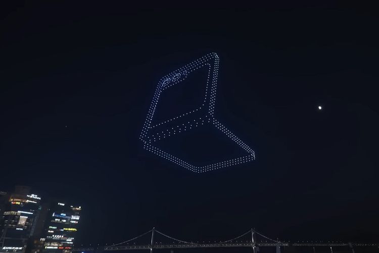 600 drone membentuk Galaxy Z Flip 5 di langit Busan