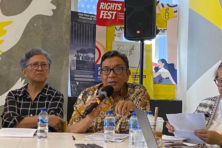 Sejarawan dan profesor riset di BRIN, Asvi Warman Adam di Kantor Amnesty International Indonesia, Jakarta Pusat, Selasa (29/8/2023).