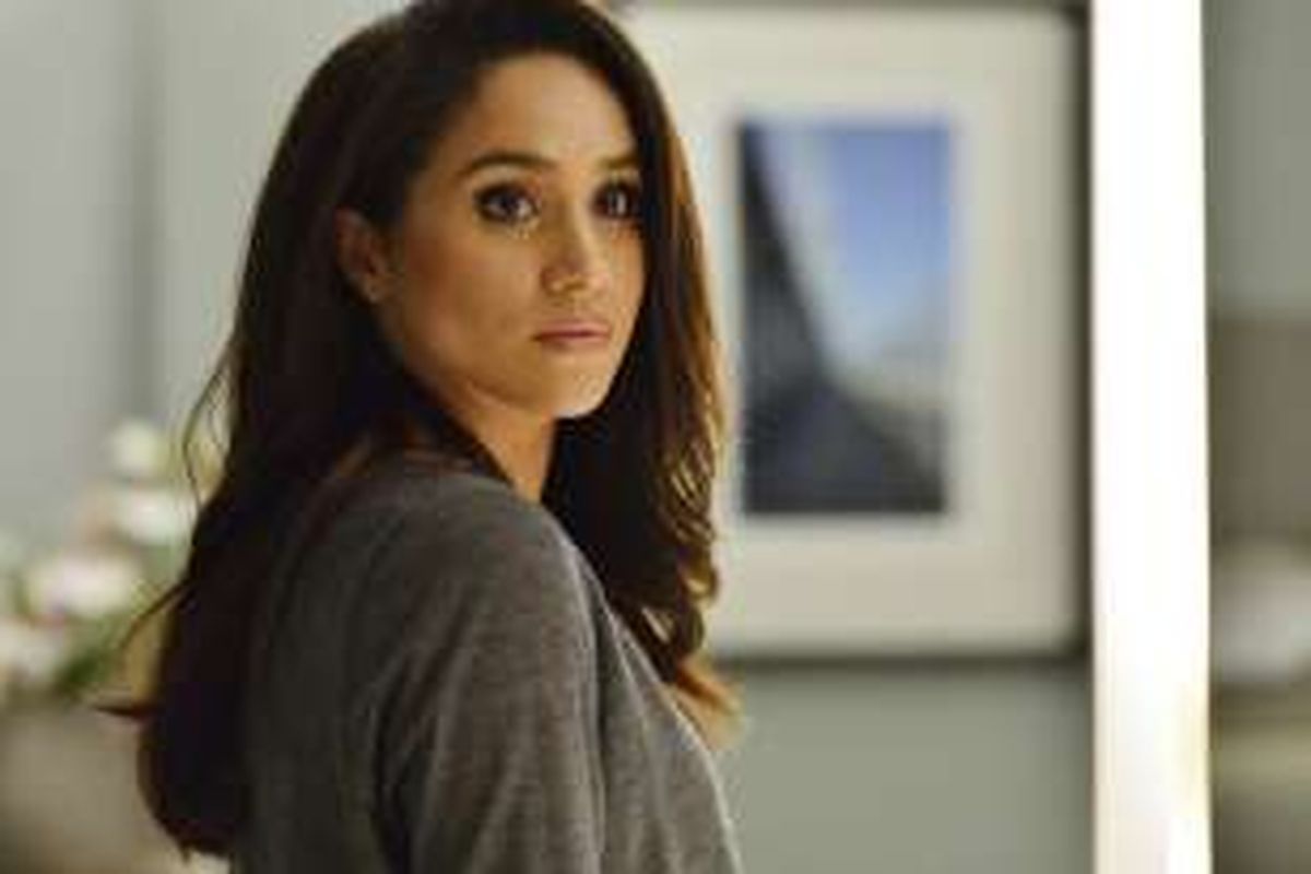 Artis peran Meghan Markle berperan sebagai Rachel Zane dalam film seri Suits. Ia menjadi aktris paling banyak dicari di Google sepanjang 2016.