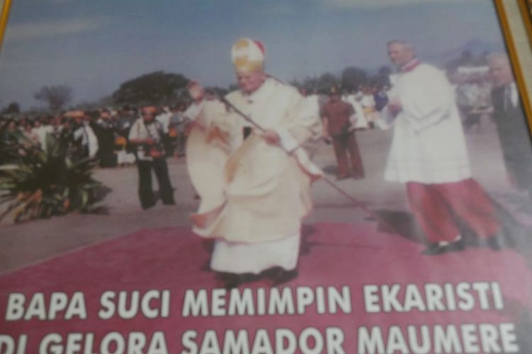 Saat Paus Yohanes Paulus II Mengunjungi Flores...