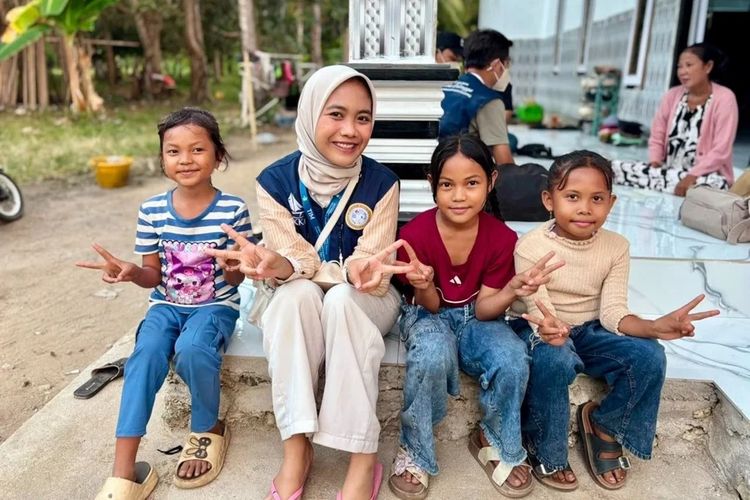 Pengalaman Alumnus UNS Berlayar Puluhan Jam untuk Jadi Bidan di Daerah 3T