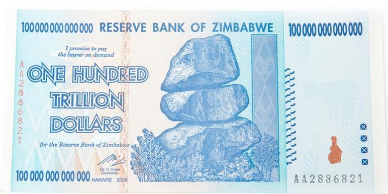 Uang senilai 100 Triliun Dollar Zimbabwe. 