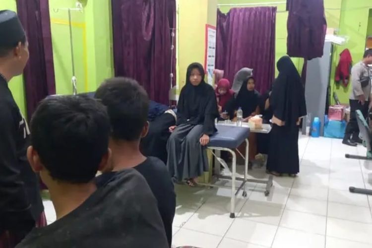 Santri di Sumbawa Barat dirawat di Puskesmas setelah diduga mengalami keracunan usai santap MBG.