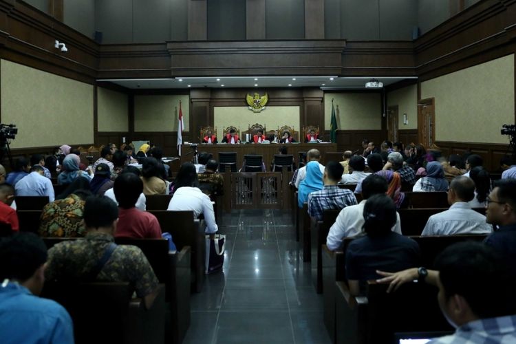 Jaksa KPK menghadirkan enam saksi dalam sidang ketujuh perkara dugaan korupsi pengadaan e-KTP di Pengadilan Tipikor, Jakarta, Senin (10/4/2017). KPK menduga ada perbuatan melawan hukum dan atau penyalahgunaan wewenang yang mengakibatkan kerugian negara terkait pengadaan proyek KTP elektronik.