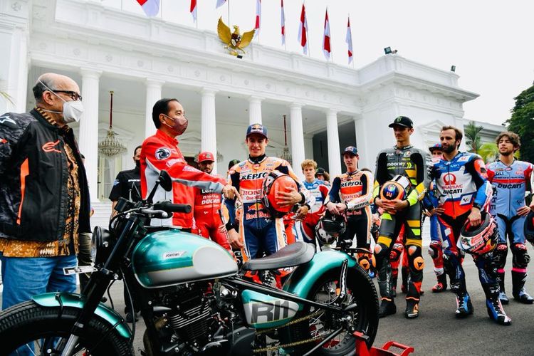 Sebelum melakukan parade, para pebalap MotoGP melakukan kunjungan ke Istana Negara dan disambut Presiden RI Joko Widodo