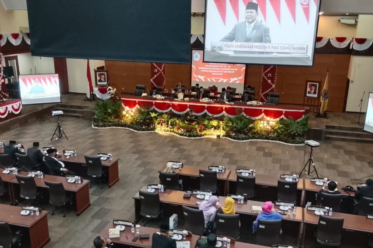 Pimpinan dan anggota DPRD Brebes, Jawa Tengah, saat mengikuti paripurna mendengarkan secara daring pidato kenegaraan Presiden Prabowo Subianto dalam rangka HUT ke-80 RI pada Jumat (15/8/2025) lalu.