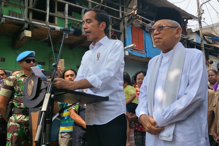 Jokowi-Maruf saat menyampaikan pidato kemenangan di Kampung Deret, Jakarta, Selasa (21/5/2019).
