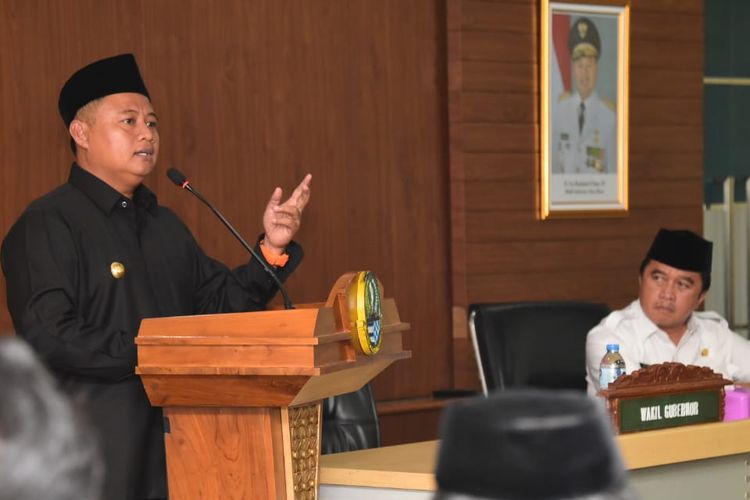 Wakil Gubernur Jawa Barat Uu Ruzhanul Ulum saat memberi arahan kepada 88 Kades dalam acara Pendidikan dan Pelatihan (Diklat) Tata Kelola Pemerintahan Desa Gelombang IV Angkatan IX-XI di Kampus BPSDM Prov. Jabar, Kota Cimahi, Rabu (28/8/19).