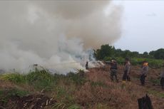 Petugas Berjibaku Padamkan Api yang Bakar 50 Hektare Lahan di Riau
