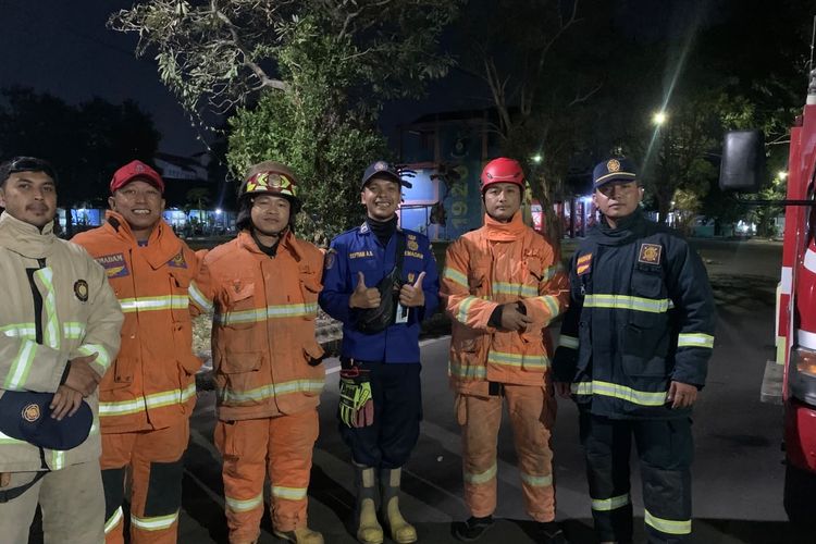 Kebakaran Bromo Meluas, 6 Personel dan 2 Mobil Damkar Kota Malang Dikerahkan