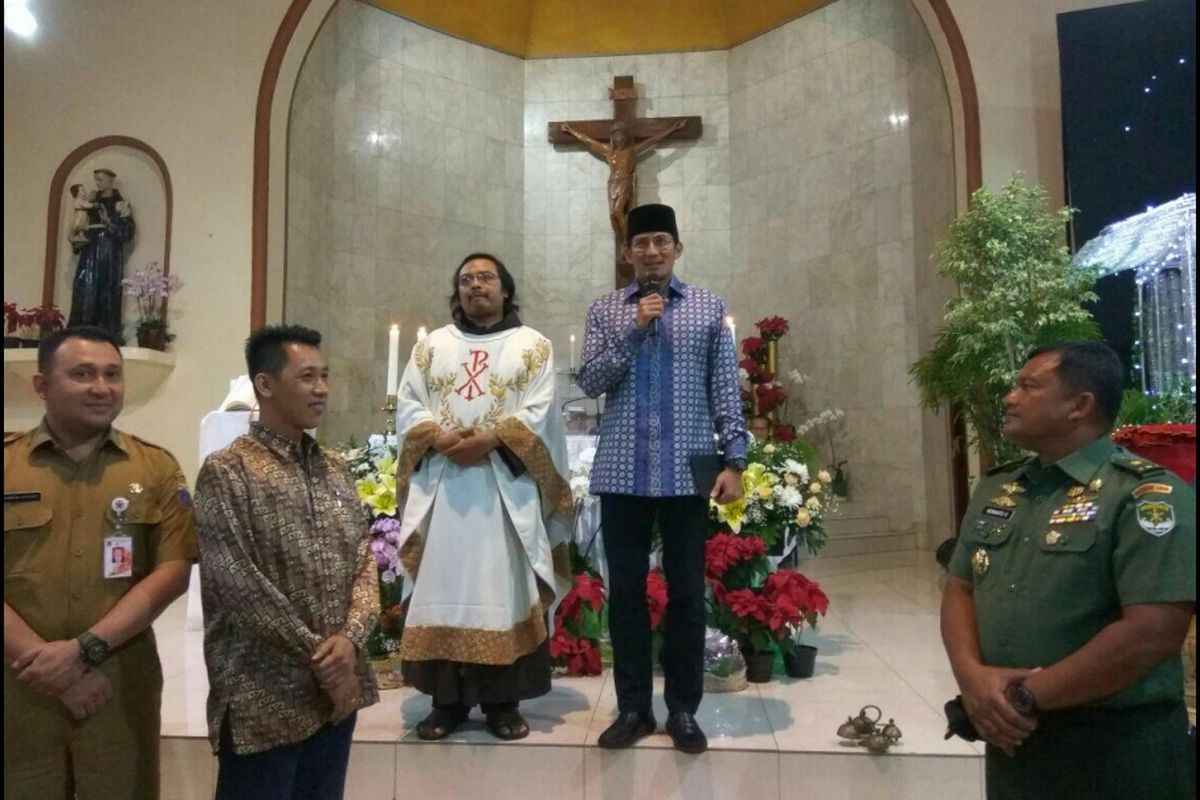 Wakil Gubernur DKI Jakarta Sandiaga Uno saat memberikan kata sambutan di Gereja Hati Kudus, Kramat Jakarta Pusat.
