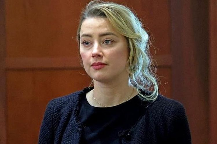Amber Heard di persidangan pencemaran nama baik melawan mantan suaminya, Johnny Depp di pengadilan Virginia, AS.