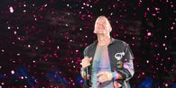 Chris Martin dan Dakota Johnson Dikabarkan Putus Setelah 8 Tahun Pacaran