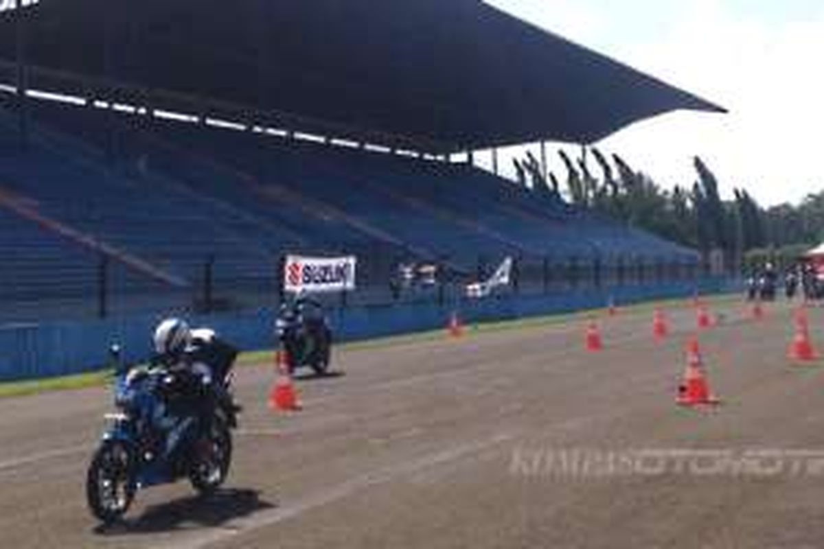 Satria Injeksi saat diadu dengan sepeda motor 250cc.