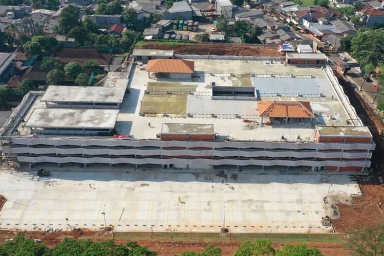 Elevated parking yang masih dalam tahap renovasi, dahulu merupakan Snowbay Waterpark di TMII.