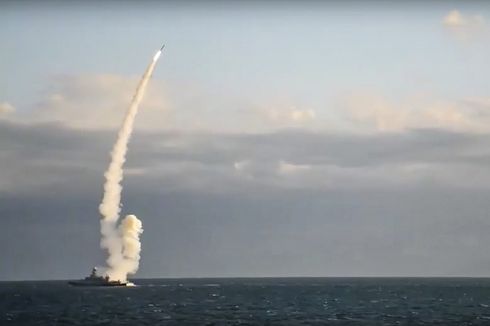 Rusia Lepaskan Tembakan Peringatan ke Kapal Kargo yang Menuju Pelabuhan Ukraina