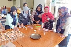 66 Buruh Pabrik Rokok Hingga Pegawai Korban PHK Kota Batu Dilatih Membuat Roti