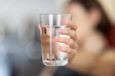 5 Alasan Minum Air Putih Dapat Menurunkan Berat Badan