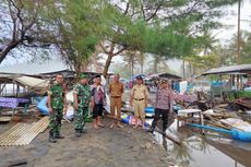 Tersapu Gelombang Tinggi, Ratusan Warung di Pantai Suwuk Kebumen Rusak