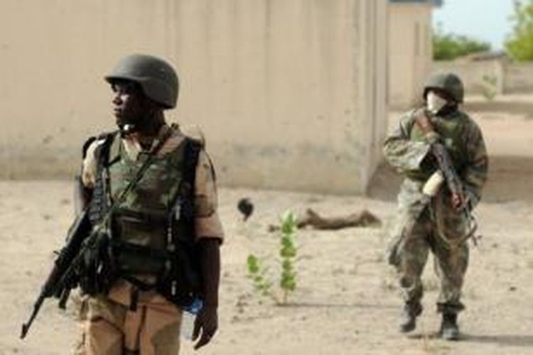 Tentara Nigeria sedang berpatroli di negara bagian Borno, yang dikenal sebagai basis kelompok militan Boko Haram.
