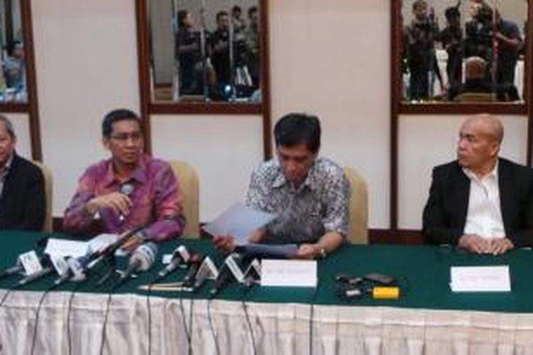 Perhimpunan Survei Opini Publik (Persepi) melakukan konferensi pers mengenai hasil audit lembaga survei di Jakarta, Rabu (16/7/2014).