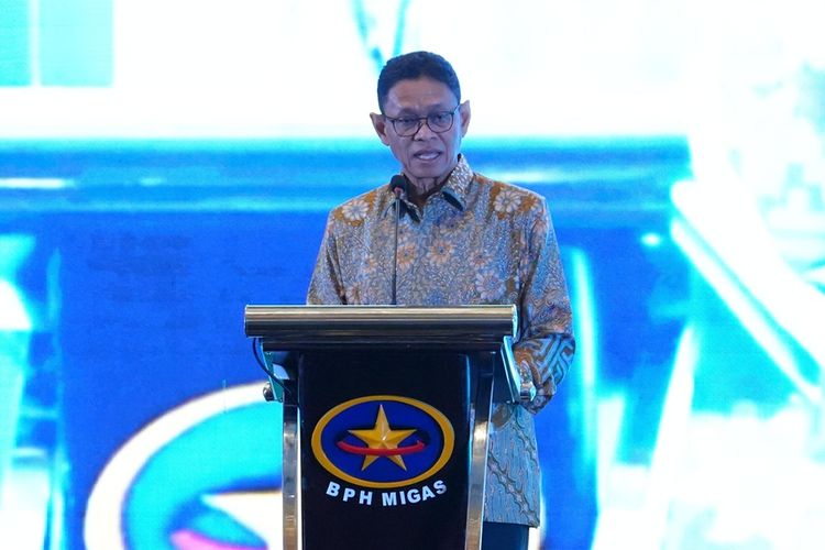 Wakil Menteri (Wamen) Energi dan Sumber Daya Mineral (ESDM) Yuliot Tanjung saat membuka Hilir Migas Conference & Expo serta BPH Migas Award Tahun 2024 di Jakarta, Kamis (12/12/2024).