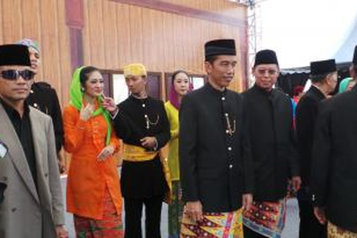 Gubernur DKI Jakarta Joko Widodo saat membuka lebaran betawi, di Silang Monas, Jakarta, Minggu (1/9/2013).