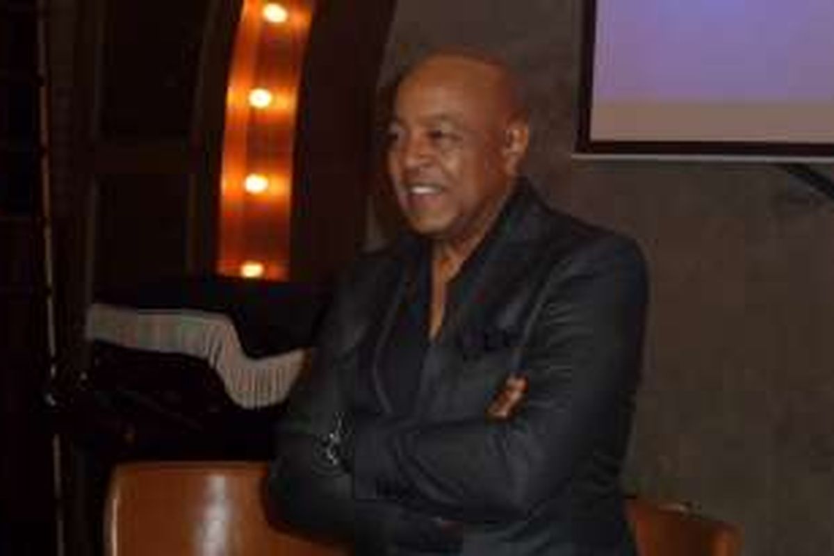 Penyanyi internasional Peabo Bryson diabadikan dalam jumpa pers konser bertajuk Peabo Bryson Live in Concert Celebrating 40 Years of Magic di Plaza Senayan Arcadia, Jalan Asia Afrika, Jakarta Pusat, Jumat (5/8/2016).