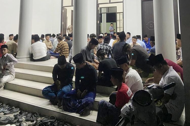 Warga dan Kader PDIP Bangkalan Gelar Tahlil 7 Hari untuk Guruh Soekarnoputra