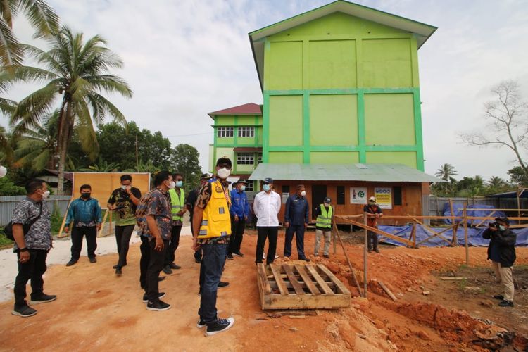 Pembangunan rumah susun (rusun) Sekolah Tinggi Agama Islam (STAI) Mempawah di Kabupaten Mempawah, Provinsi Kalimantan Barat.