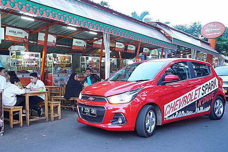 “Chevrolet Spark N Drive” di kawasan Pusat Jajan Melawai, Jumat (16/6/2017).