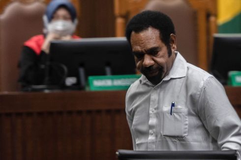 Eks Kadis PUPR Papua Didakwa Terima Gratifikasi Rp 5,7 Miliar
