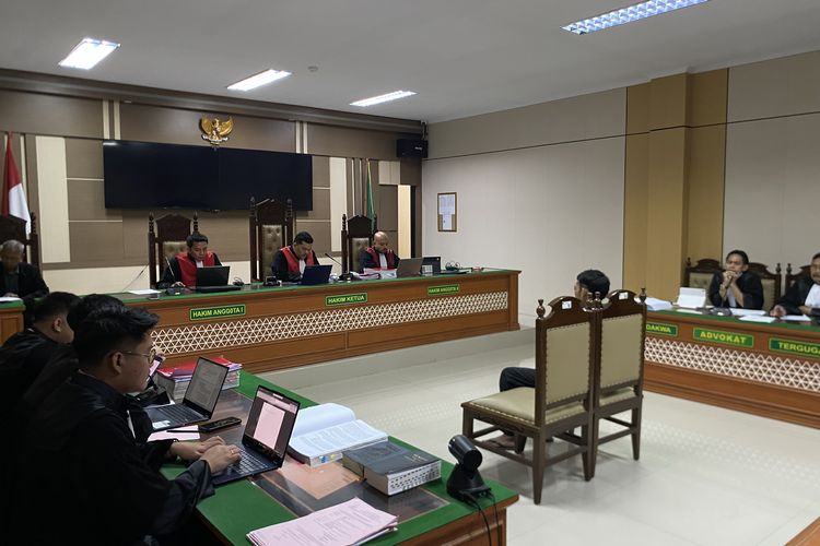 Cecar Terdakwa Pembunuhan Satu Keluarga di Indramayu, Jaksa: “Ini Kok Beda-beda, Mana yang Benar?”