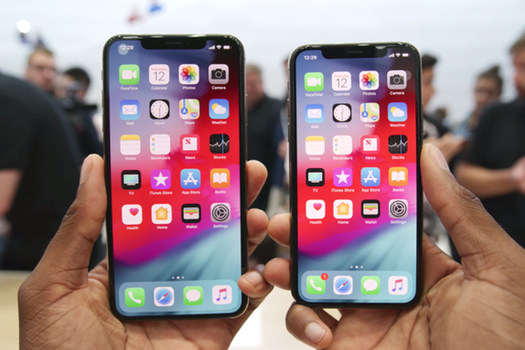 Ilustrasi iPhone XS dan iPhone XS Max yang dirilis pada 2018. Kala itu, iPhone XS Max menjadi smartphone Apple yang hadir dengan layar yang paling besar