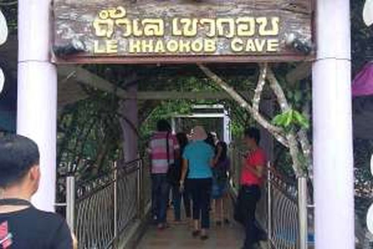Pintu masuk Goa Le Khao Kob di Provinsi Trang, Thailand, Minggu (14/2/2016).
