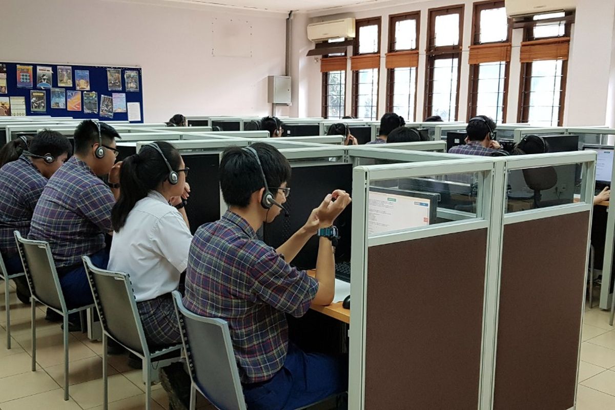 Ilustrasi UNBK 2019 di SMA Santa Laurensia Tangerang Selatan