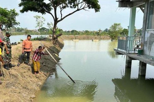 Temukan Baju Anaknya di Pinggir Tambak, Karsinah Teriak Histeris: Anakku Tenggelam...